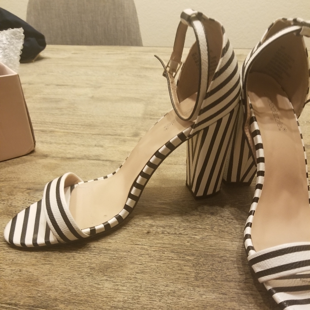 Preloved Beautiful Block Heel Sandal